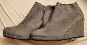 gray ankle boots US size 10, zip up inside